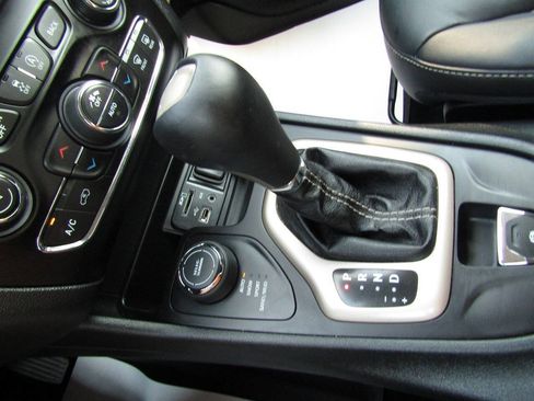 Used 2015 Jeep Cherokee Limited AWD/4WD image 15