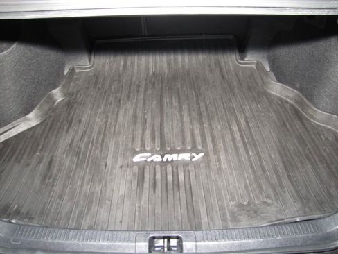 Used 2018 Toyota Camry SE FWD image 16