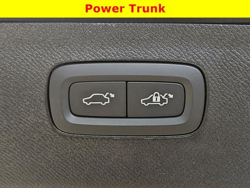 Certified 2025 Volvo XC90 B6 Plus w/ Protection Package Premier image 32