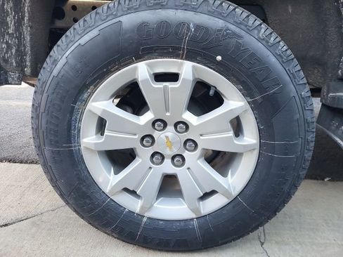 Used 2022 Chevrolet Colorado LT w/ LT Convenience Package image 5