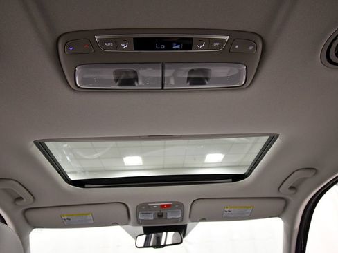 Certified 2025 Kia Telluride EX w/ EX Captain's Chair Package AWD/4WD image 16