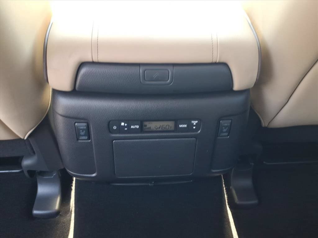 Used 2024 Nissan Armada Platinum w/ Captain's Chairs Package RWD image 27