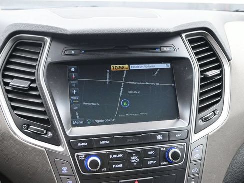 Used 2017 Hyundai Santa Fe AWD image 14