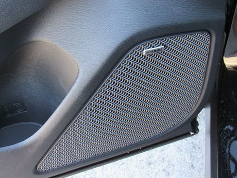 New 2025 Mitsubishi Outlander SE image 12