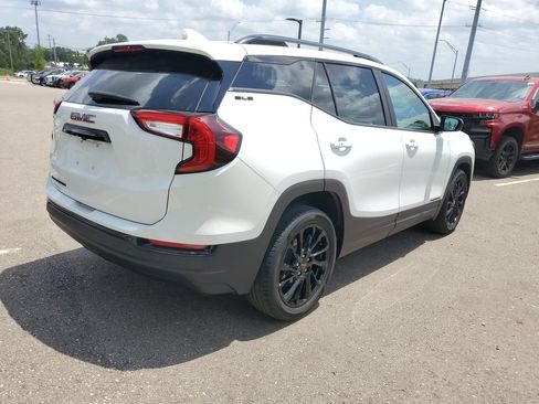 Used 2024 GMC Terrain SLE w/ Driver Convenience Package FWD image 3