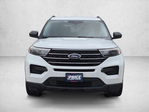 Used 2021 Ford Explorer XLT RWD image 2