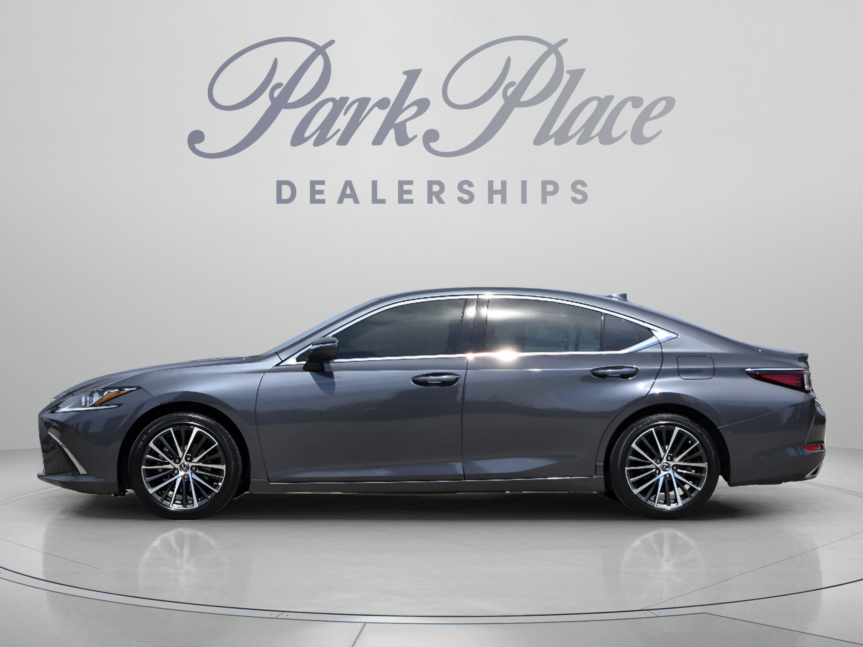 Used 2025 Lexus ES 350 w/ Premium Package FWD image 2