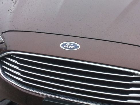 Used 2019 Ford Fusion SE image 12