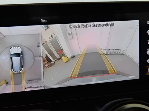 Used 2021 Mercedes-Benz GLB 35 AMG 4MATIC image 28