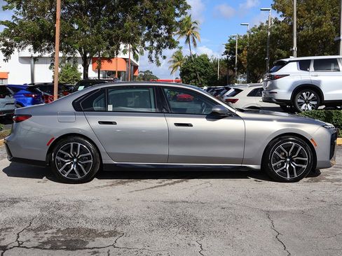 Used 2025 BMW 740i image 22