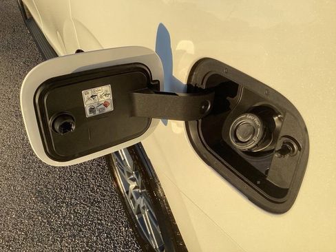 New 2025 Ford Expedition Active image 22