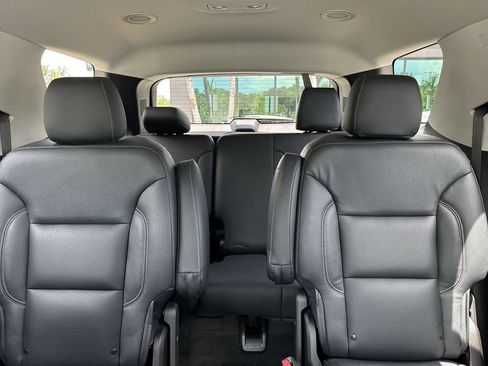 Used 2019 Chevrolet Traverse LT FWD image 18