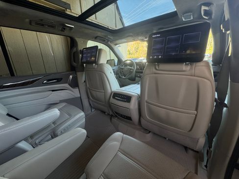 Used 2022 Cadillac Escalade Sport Platinum w/ LPO, ONYX Package image 43