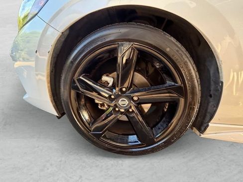 Used 2023 Nissan Sentra SR w/ Midnight Edition Package FWD image 29