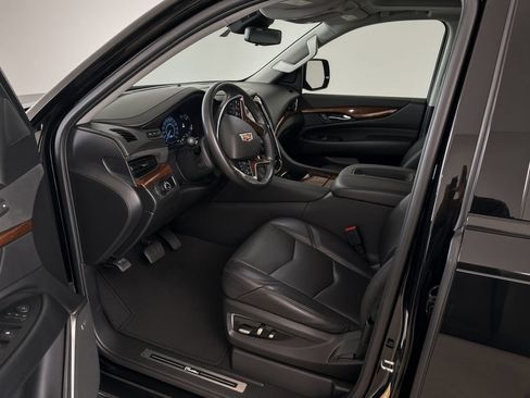 Used 2020 Cadillac Escalade Luxury w/ Escalade Sport Edition RWD image 3