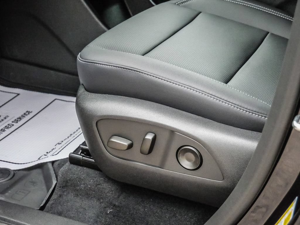 New 2027 Chevrolet Traverse LT w/ Driver Confidence Package FWD image 33