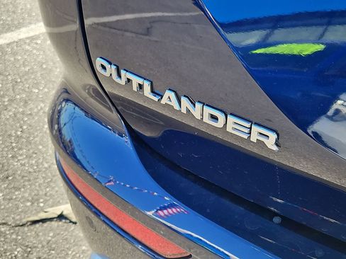 Used 2024 Mitsubishi Outlander SE image 13