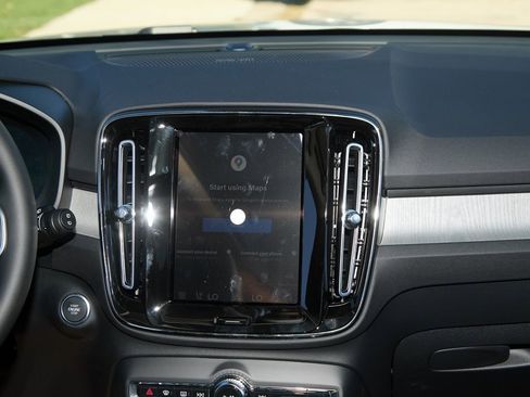 New 2026 Volvo XC40 B5 Ultra w/ Climate Package image 26