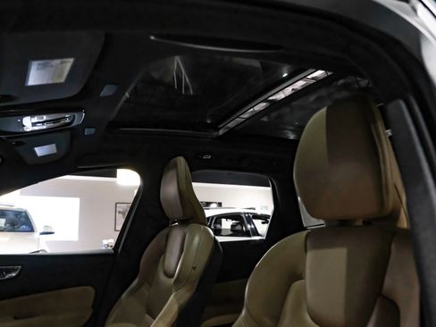 Used 2022 Volvo XC60 B5 Inscription w/ Advanced Package FWD image 5