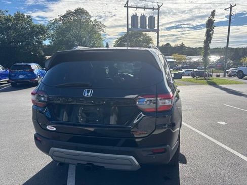 Used 2025 Honda Pilot TrailSport image 7