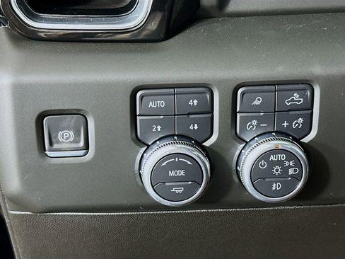 Used 2025 GMC Sierra 3500 Denali Ultimate AWD/4WD image 11