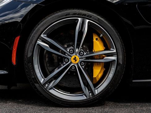 Used 2018 Ferrari GTC4Lusso AWD/4WD image 48