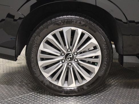 New 2025 INFINITI QX80 Luxe image 17