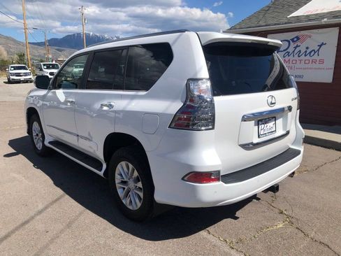 Used 2017 Lexus GX 460 Premium w/ Premium Package AWD/4WD image 3