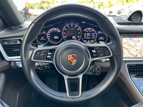 Used 2018 Porsche Panamera 4S image 37