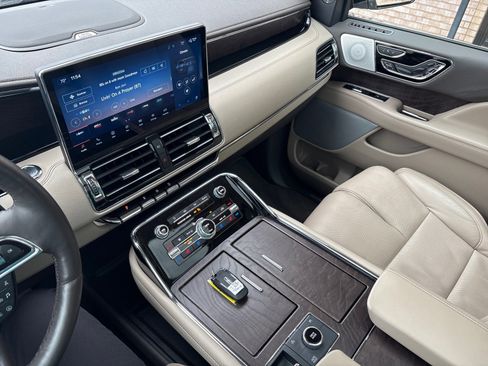 Used 2022 Lincoln Navigator L Reserve AWD/4WD image 20