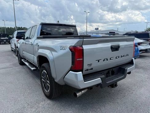 Used 2025 Toyota Tacoma TRD Sport AWD/4WD image 4
