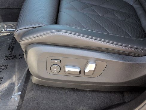 Used 2026 BMW X5 sDrive40i w/ M Sport Package image 21