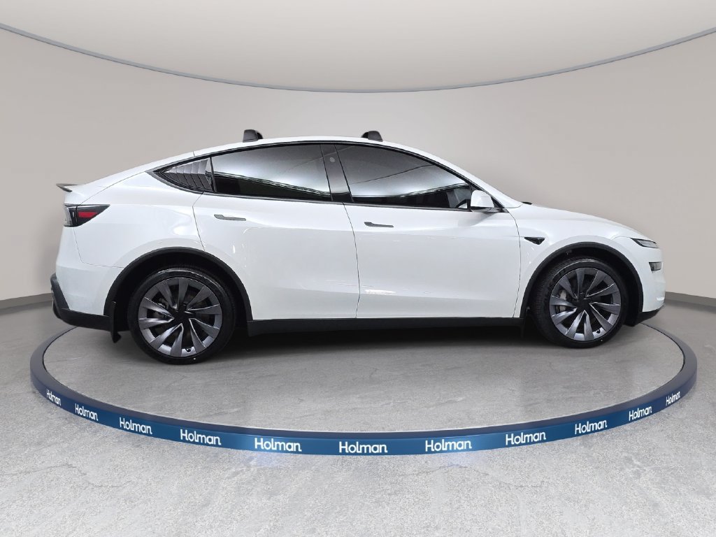 Used 2026 Tesla Model Y AWD image 5
