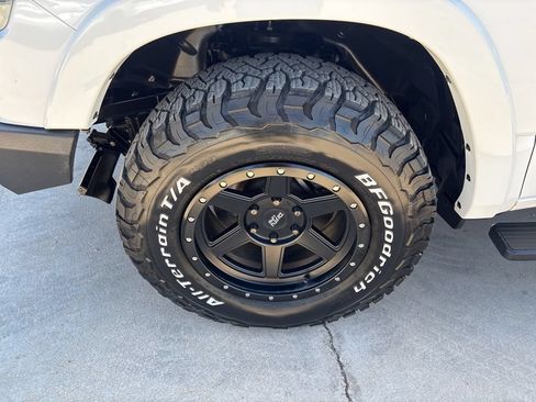 Certified 2021 RAM 1500 Laramie w/ Off Road Group AWD/4WD image 9
