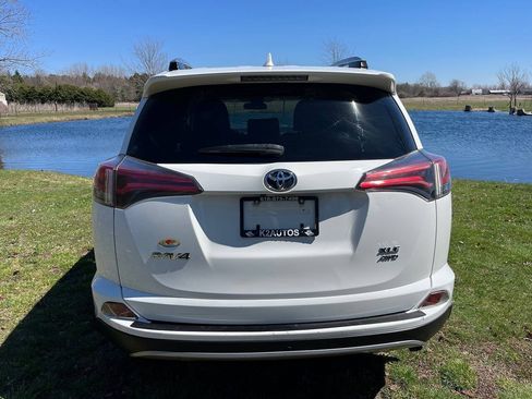 Used 2018 Toyota RAV4 XLE w/ Plus Extra Value Package AWD/4WD image 10