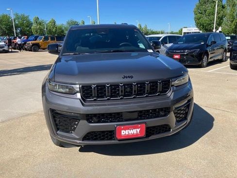 New 2026 Jeep Grand Cherokee Limited AWD/4WD image 2