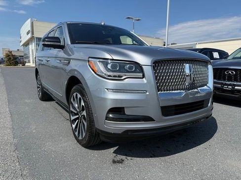 Used 2024 Lincoln Navigator Reserve image 1