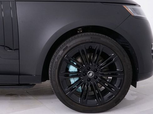 Used 2025 Land Rover Range Rover Long Wheelbase SE AWD/4WD image 6