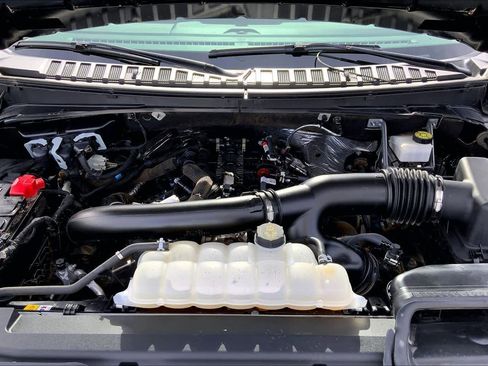 Used 2023 Ford Expedition XLT image 32