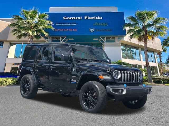Used 2024 Jeep Wrangler Unlimited Sahara w/ Technology Group AWD/4WD image 2