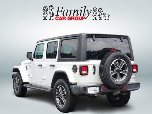 Used 2023 Jeep Wrangler Unlimited Sahara AWD/4WD image 3