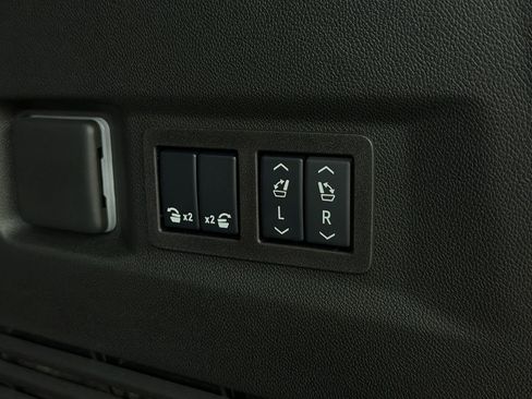 Used 2026 GMC Yukon Denali w/ Sun & Power Step Package AWD/4WD image 15
