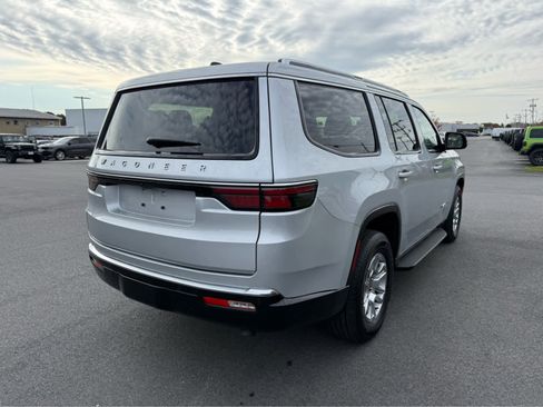 Used 2024 Jeep Wagoneer 4WD image 10