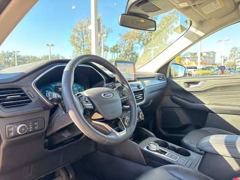 Used 2022 Ford Escape Titanium image 6