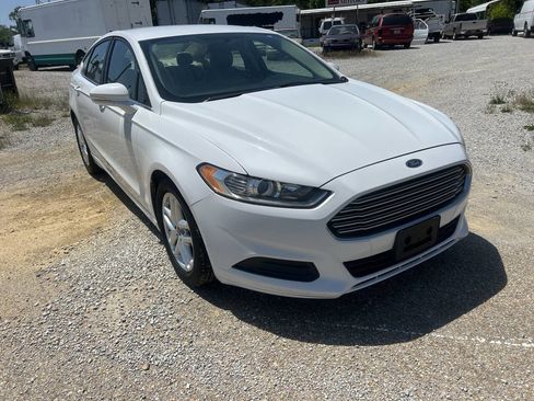 Used 2016 Ford Fusion SE FWD image 4