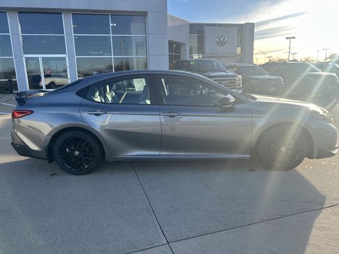 Used 2025 Toyota Camry SE image 3