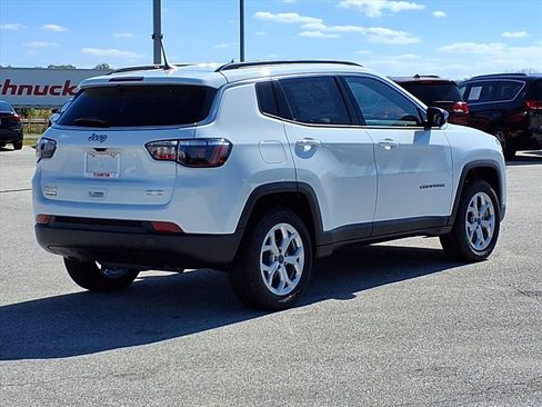 New 2025 Jeep Compass Latitude w/ Convenience Group AWD/4WD image 2