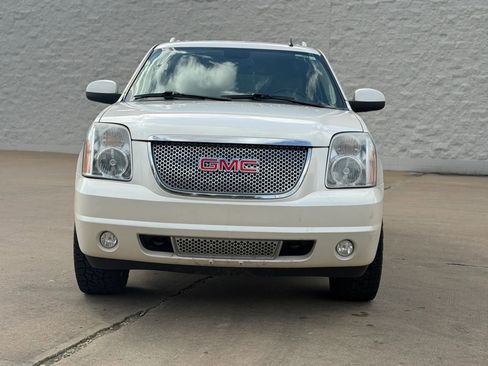 Used 2012 GMC Yukon XL Denali image 2