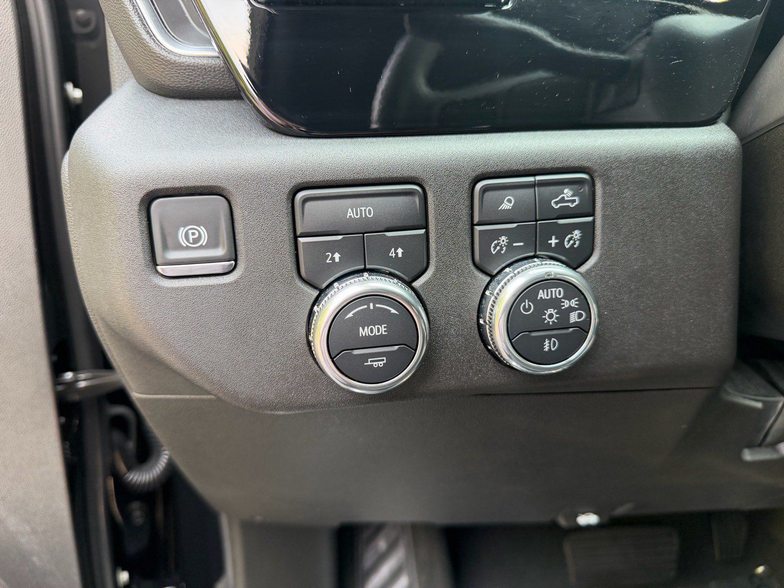 Used 2025 GMC Sierra 1500 SLT AWD/4WD image 32