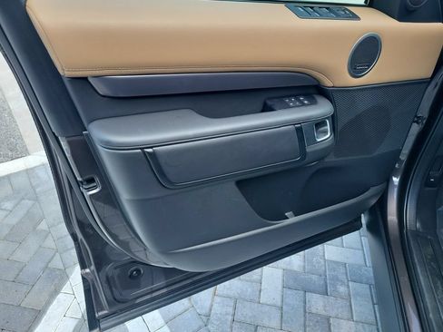 Used 2025 Land Rover Discovery Metropolitan Edition AWD/4WD image 23